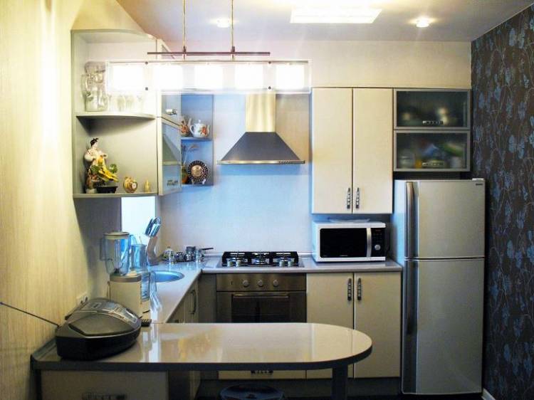 Что представляют собой мини-кухни, основные преимущества и недостатки такой кухонной мебели