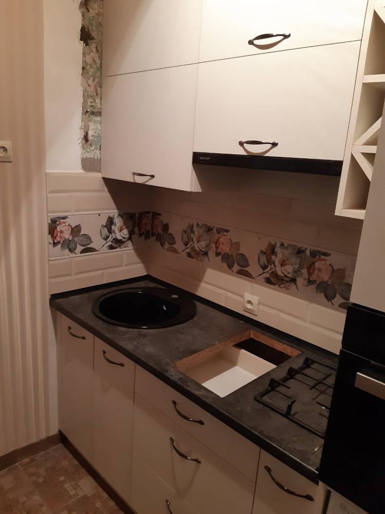 Мини кухня из ЛДСП прямая белая с пеналом, Екатеринбург