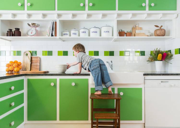 Зеленый цвет в интерьере кухни от Space Craft Joinery