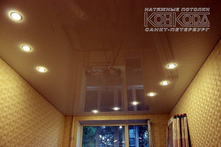 Натяжные потолки со светильниками в СПб