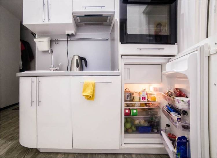 Как расположить холодильник на кух