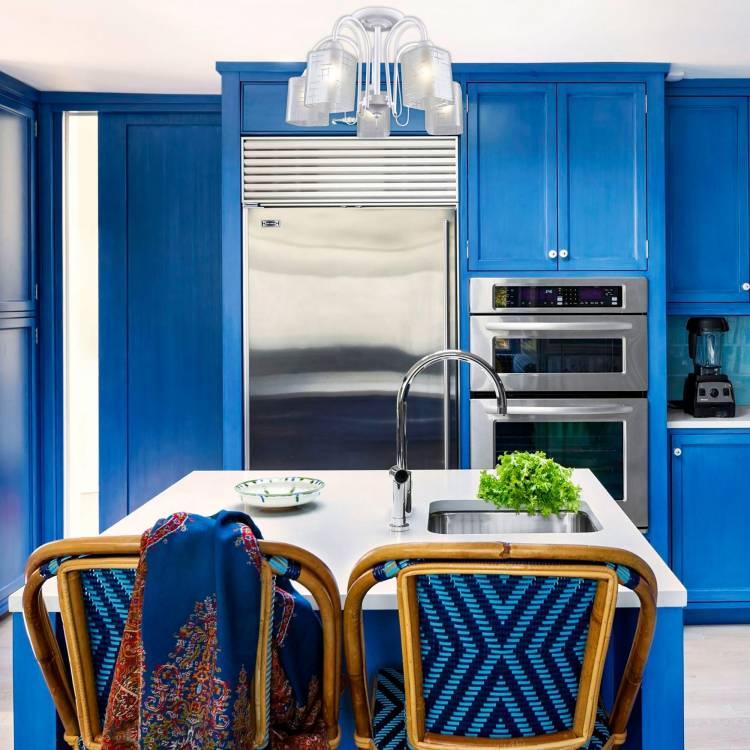 Голубой холодильник в интерьер