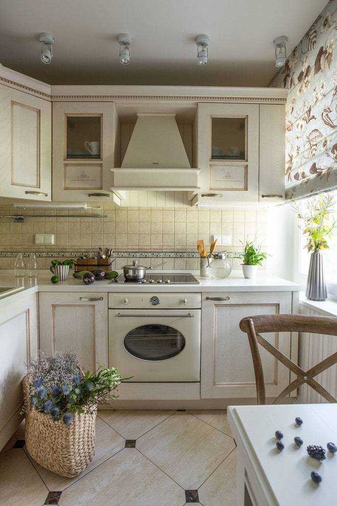 Дизайн продуманных кухонь в панельных домах