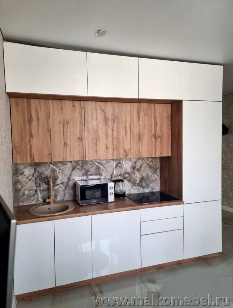 Белая кухня для квартиры студии на заказ в Ростове-на-Дону