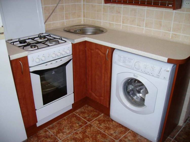 Как установить стиральную машину на кух