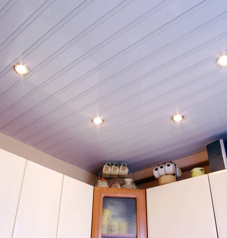 Реечный потолок на кух
