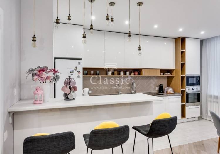 Дизайн кухни в светлых тонах, фото интерьера в белом и бежевых цветах