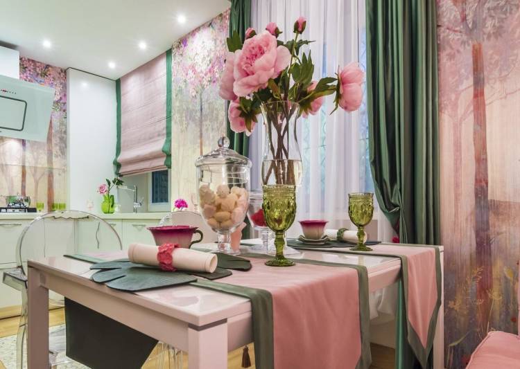 Зеленый и розовый в интерьере кухни