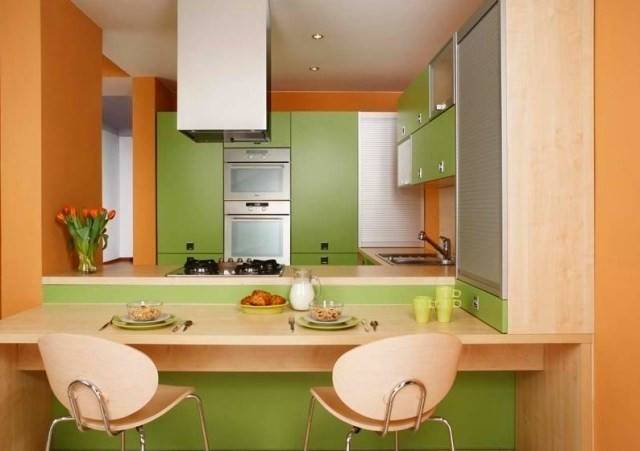 Какой цвет сочетается с персиковым в интерьере кухни?