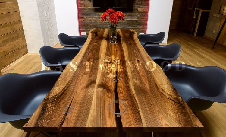 Уникальные деревянные столы из массива дерева ореха, дуба с живой кромкой