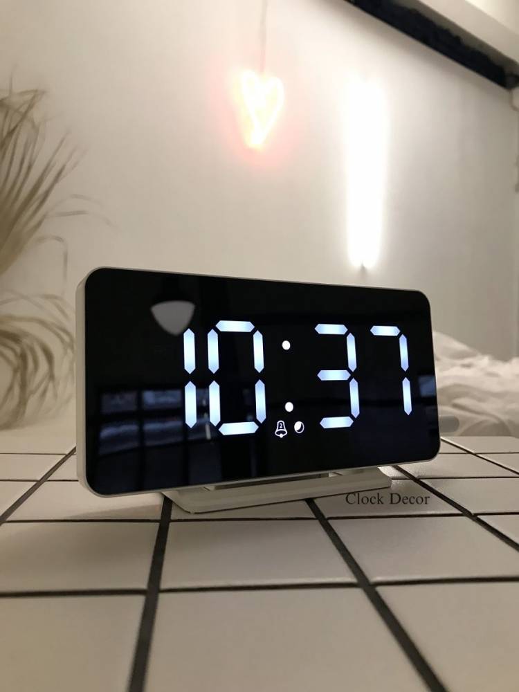 Часы настольные электронные от сети с подсветкой термометром Clock Decor
