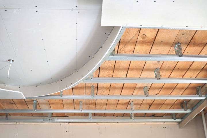 Двухуровневый потолок из гипсокарт