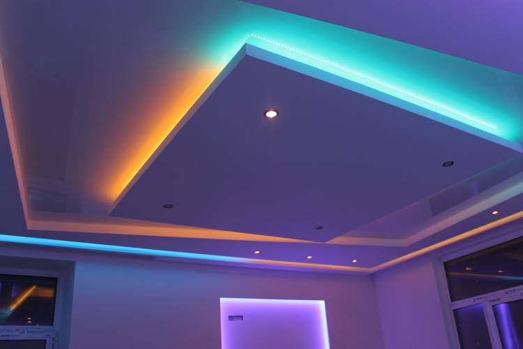 Парящий потолок из гипсокартона с подсветкой