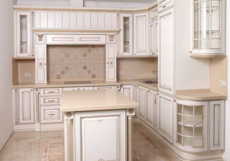 Недорогие белые кухни с патиной на заказ, белую кухню с патиной у производителя в Москв