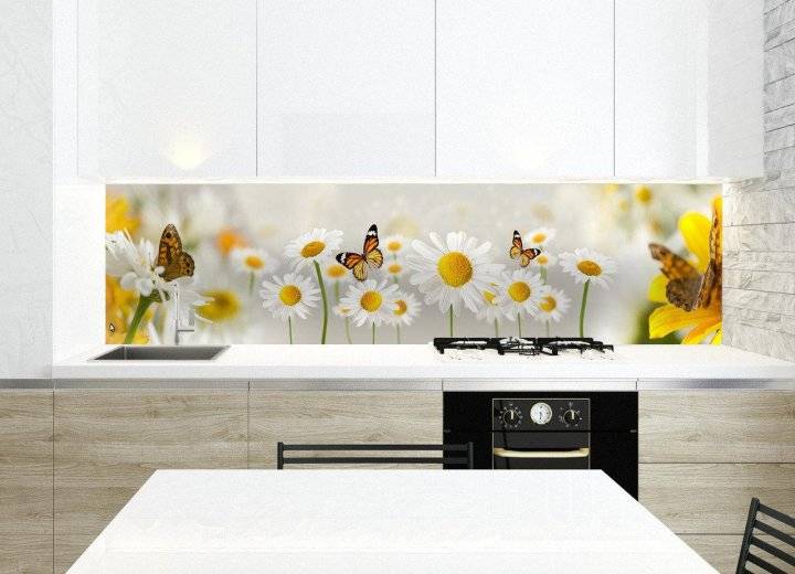 Кухонный фартук белые Нежные ромашки (фотопечать наклейки для кухни, цветы бабочки, оклеивание стен скинали)