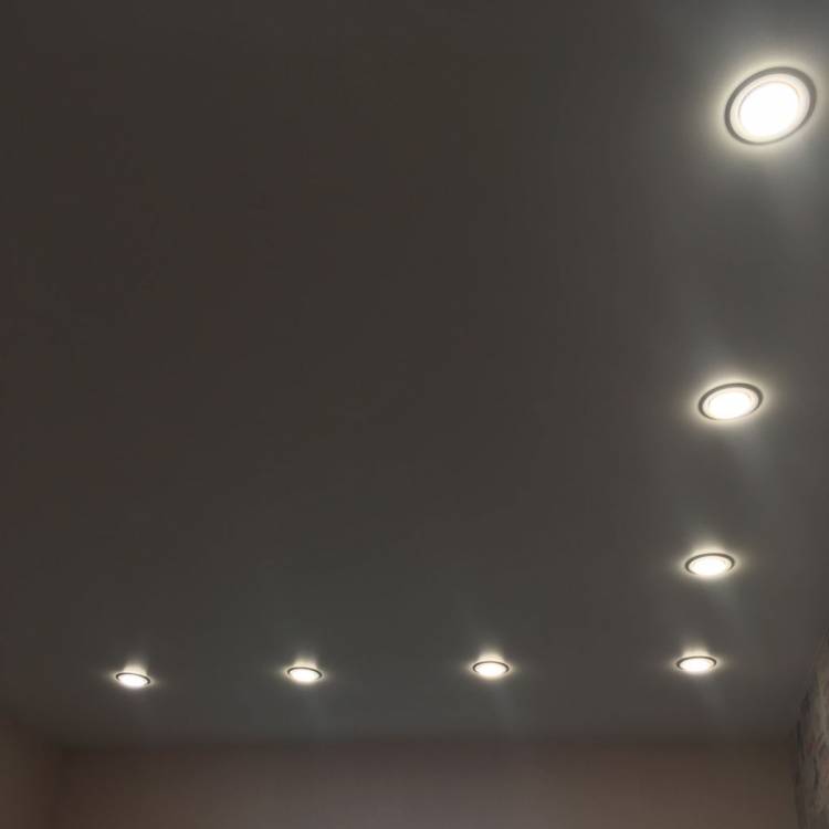 Светильники для натяжных потолков