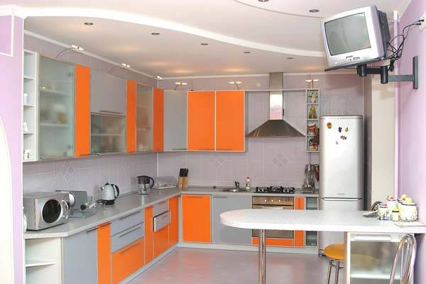 Кухня серо-оранжевая