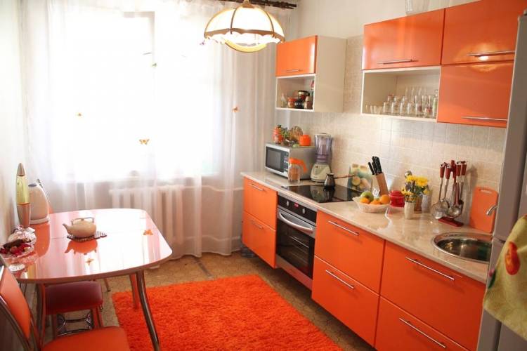 Интерьер кухни в оранжевом цвет