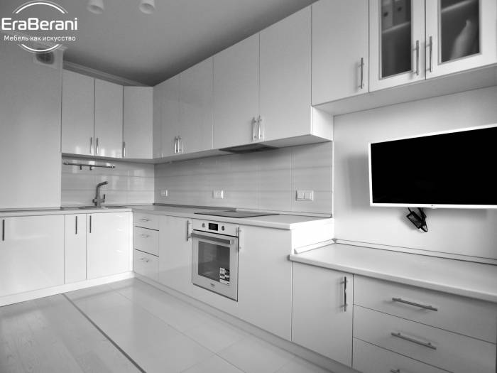 Угловой кухонный гарнитур с вентиляционном коробом в пластике Арпа белого цвета в компании EraBerani