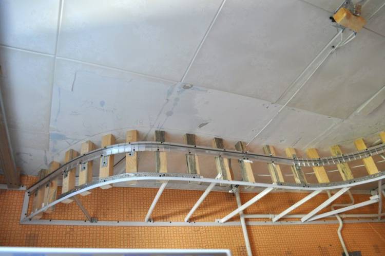 Двухуровневый натяжной потолок на кух