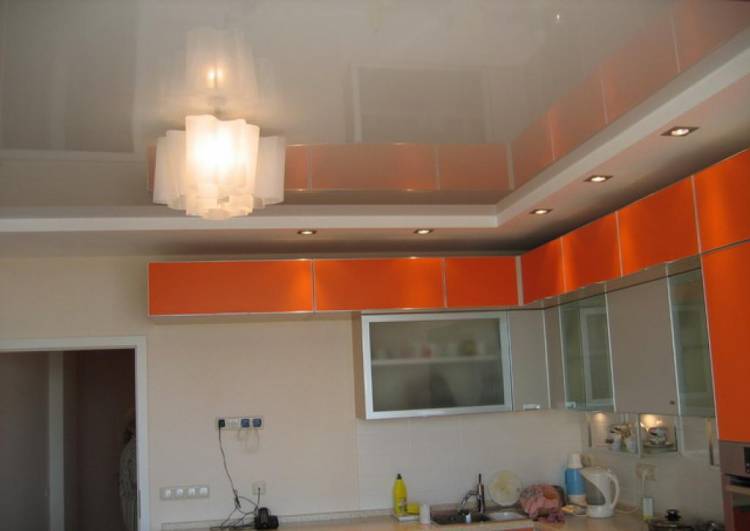 Фотографии натяжных потолков на кухне, дизайн и интерьер