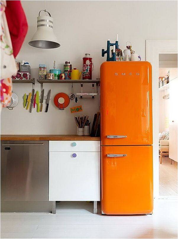 Цветной холодильник на кух