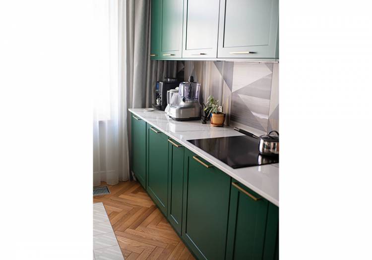 Зелёная кухня с черной столешницей: 102 фото дизайна