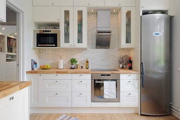 Кухонные холодильники цвета металлик в интерьер