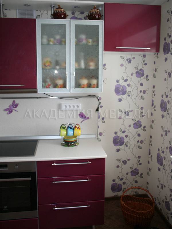 Угловая вишневая кухня в Томске, фото и