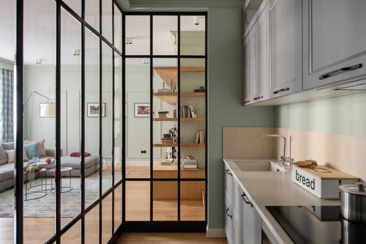 Стеклянные раздвижные и распашные двери для кухни