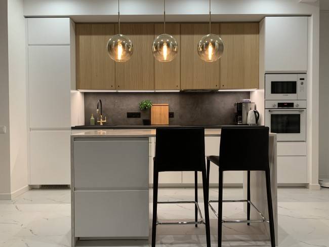 Кухня с островом и комбинированными фасадами из Ikea » Дизайн кухни