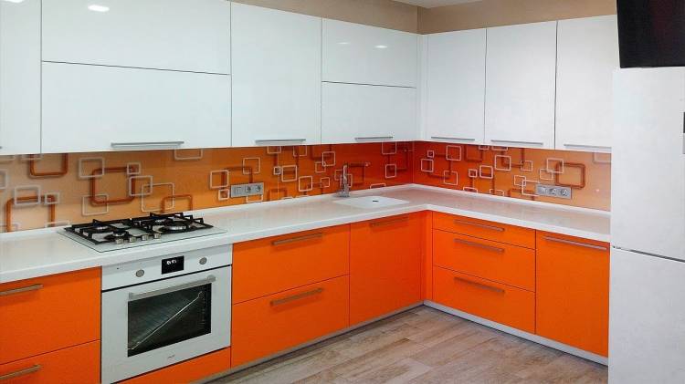 Недорогие бело-оранжевые кухни, бело-оранжевую кухню у производителя на заказ в Москв