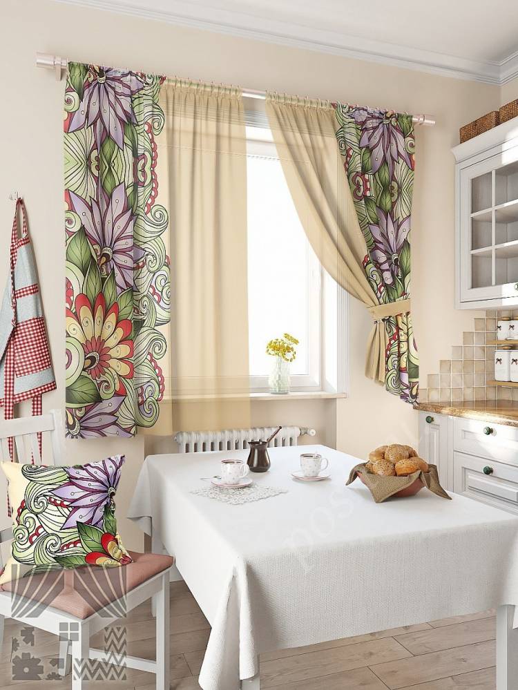 Нежный комплект штор для кухни бежевого цвета с ярким флористическим принтом, готовые шторы в интернет магазине дешев