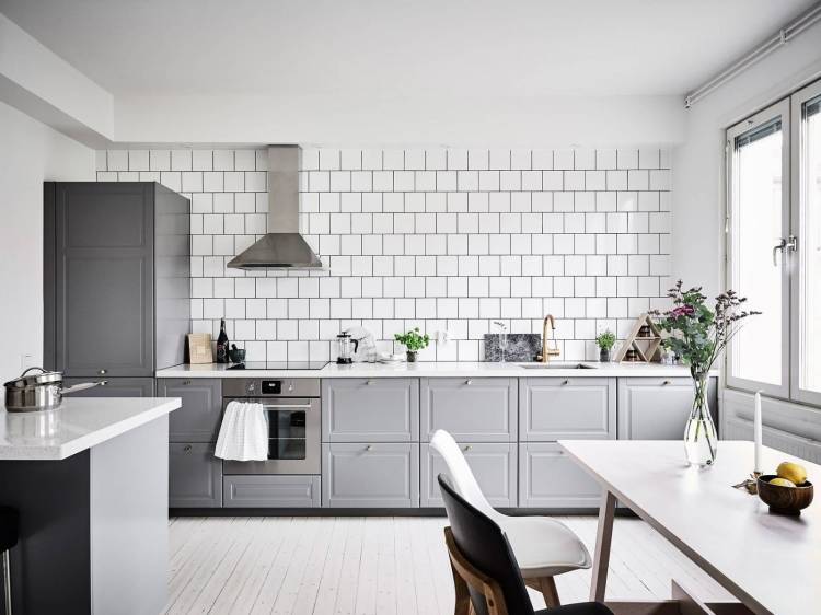 Дизайн кухонь с серой плиткой