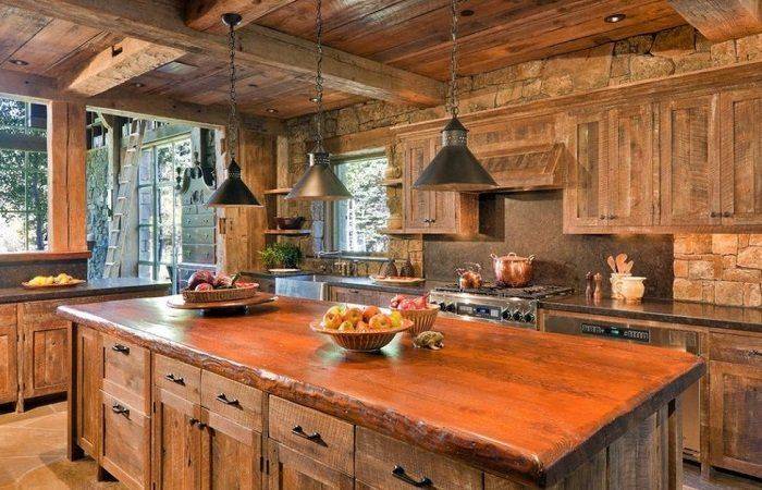 Интерьер кухни в деревянном доме из бруса (фото)