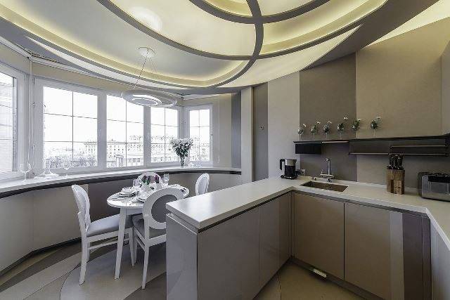 Кухня с панорамным окном