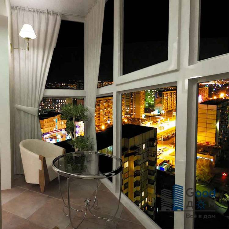 Панорамное теплое остекление балкона в Москв