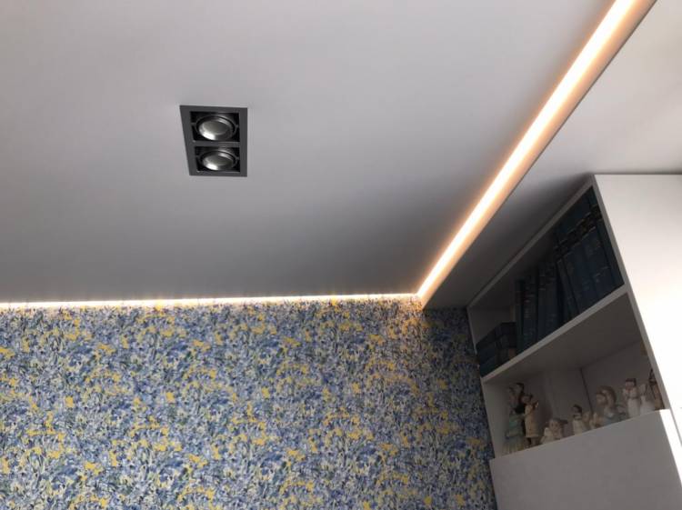 Варианты освещения комнаты с натяжным потолком