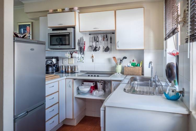 Перенос кухни в жилую комнату и другие способы перепланировки маленькой кухни