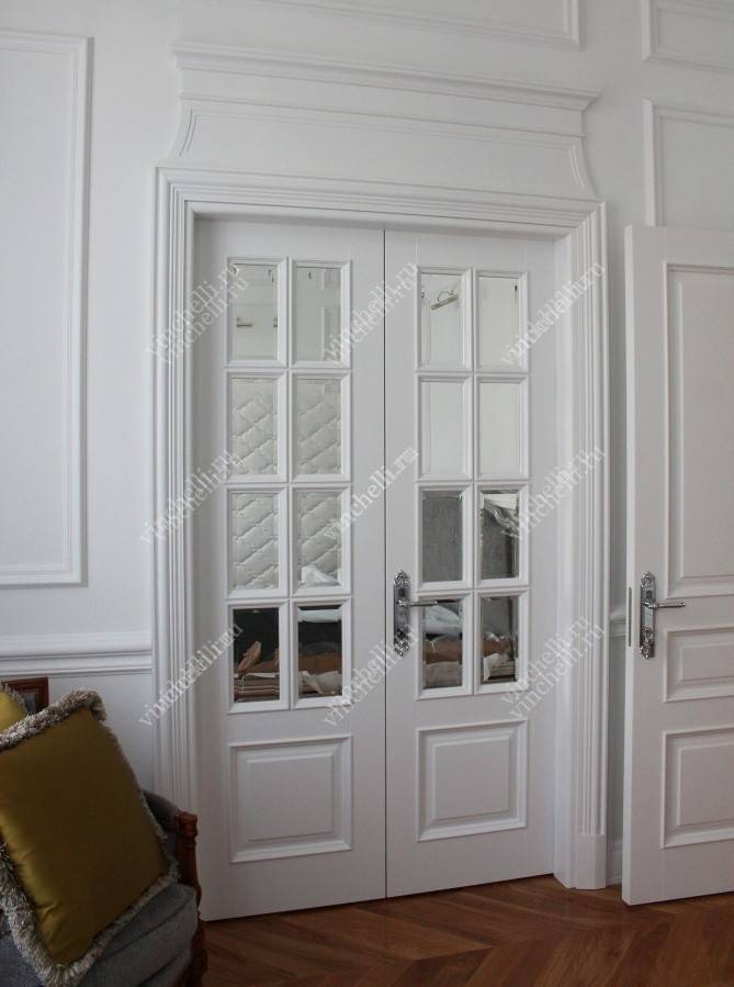 Двустворчатые белые двери