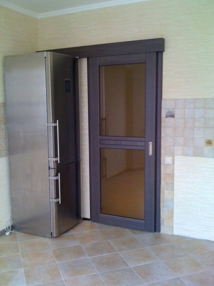 Двери для кухни со стеклом