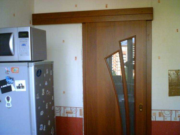 Дверь на кухню в хрущевк
