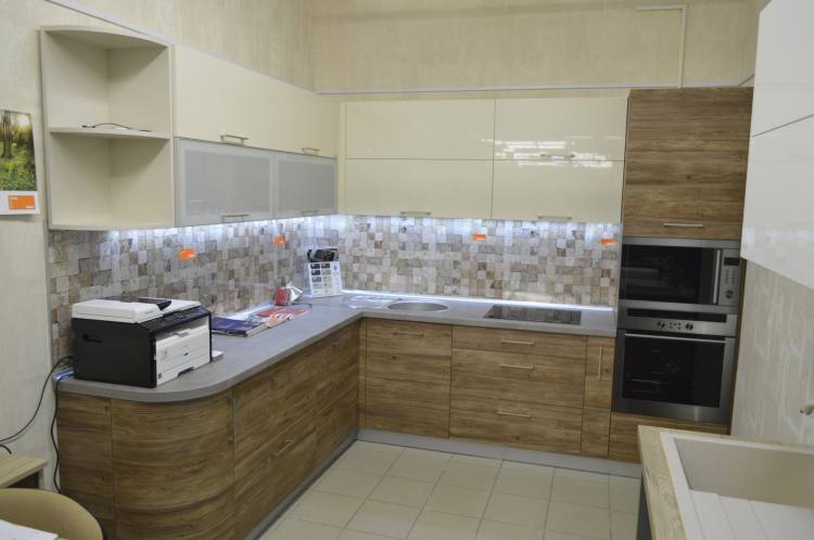 Угловая кухня для студии под заказ в Москве и Московской области