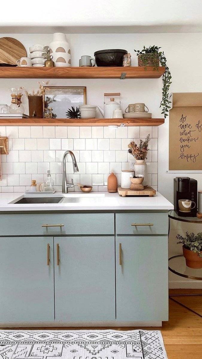 Дизайн кухонь, где посуда украсила интерьер