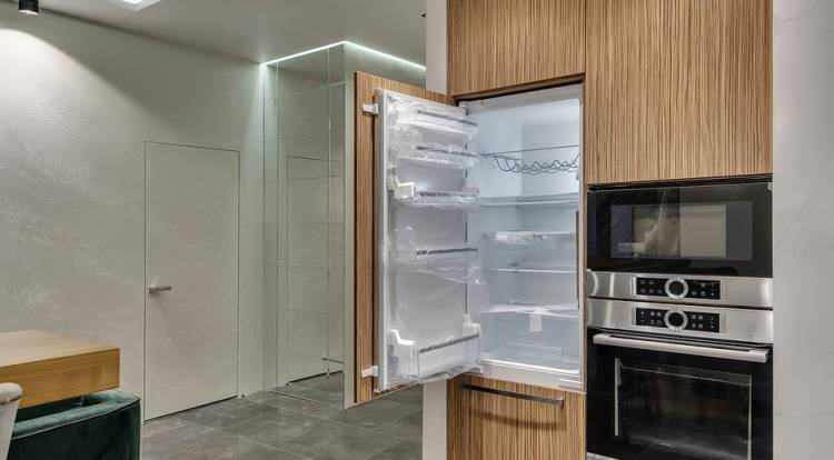 Холодильник на узкой кухне: 167 фото в интерьере
