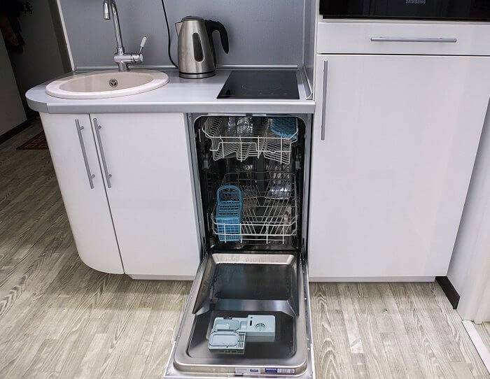 Куда поставить посудомоечную машину на маленькой кухне, идеи удобного расположения