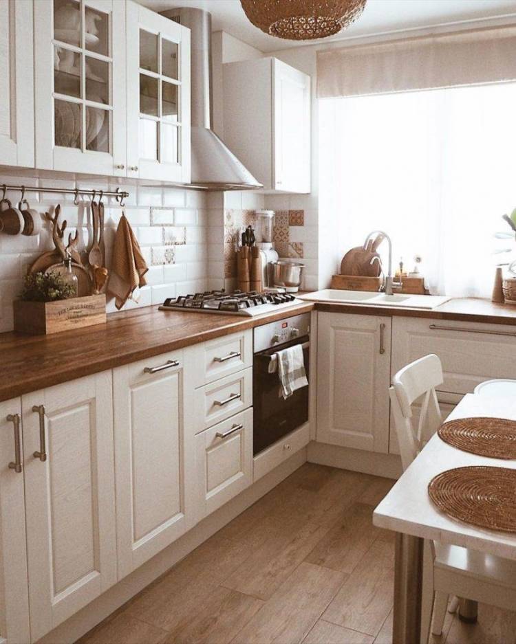 Дизайн маленькой кухни в частном дом