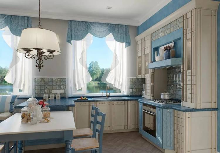 Голубые шторы на кухню