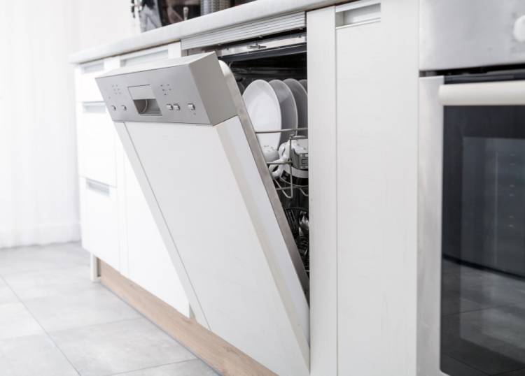 Как правильно поставить посудомоечную машину рядом с плитой и другой техникой