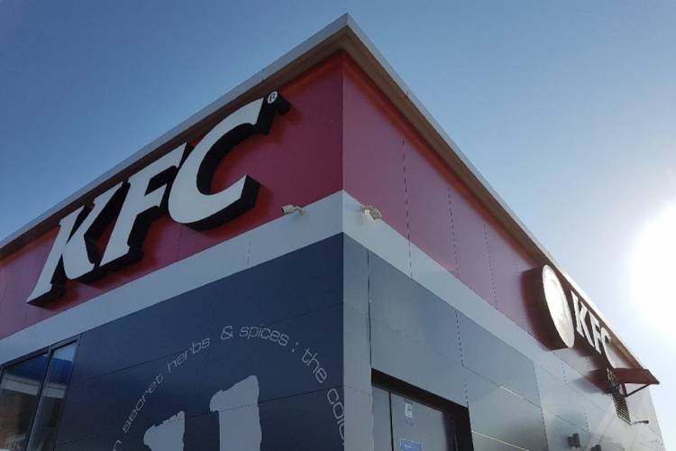 Yum! Brands приостановит работу фастфуд-ресторанов KFC и Pizza Hut